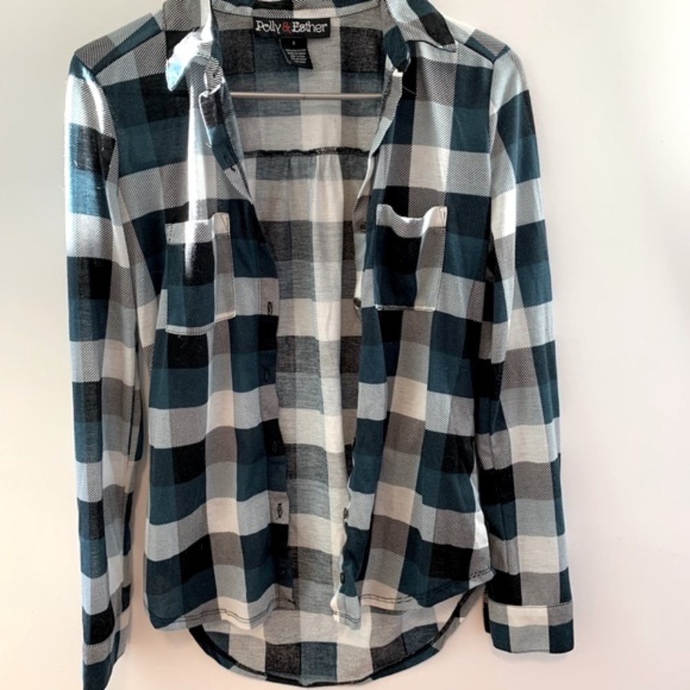 • Flannel top •